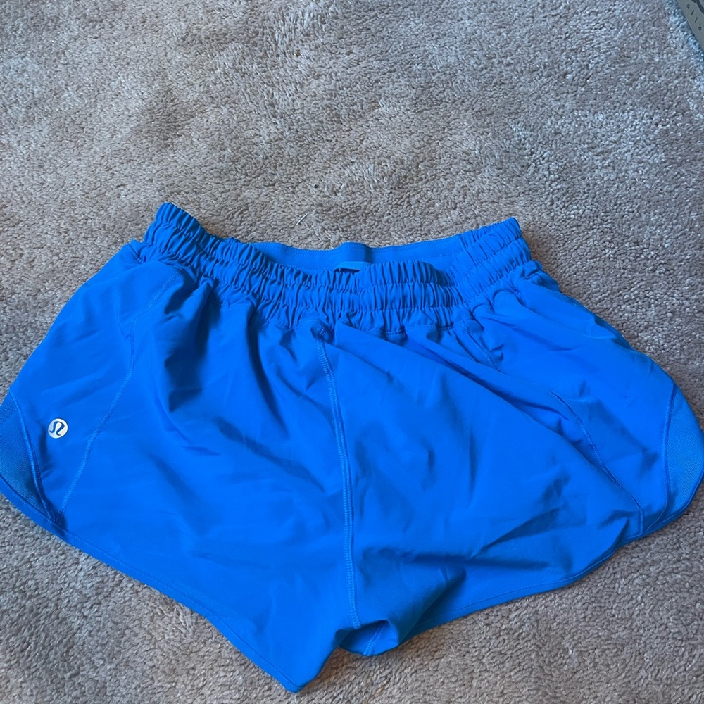 Never been worn Lululemon LR Hotty Hots size 6